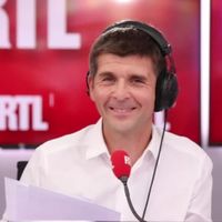 "J'espère qu'il écoute Europe 1" : Le lapsus de Thomas Sotto sur RTL