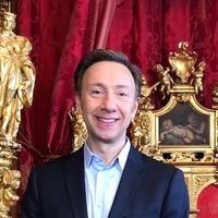 Stéphane Bern va jouer un militaire pour France 3