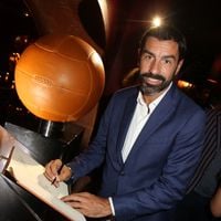 Football : M6 veut miser sur Robert Pirès pour remplacer Jean-Marc Ferreri