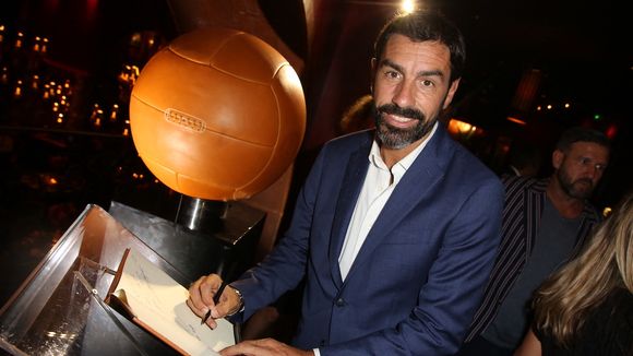 Football : M6 veut miser sur Robert Pirès pour remplacer Jean-Marc Ferreri