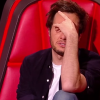 "The Voice" : Vianney s'effondre en larmes face à une chanson d'un candidat sur l'avortement