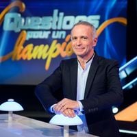 "Questions pour un champion" : Samuel Etienne fête ses 5 ans à la tête de l'émission et annonce une nouvelle règle