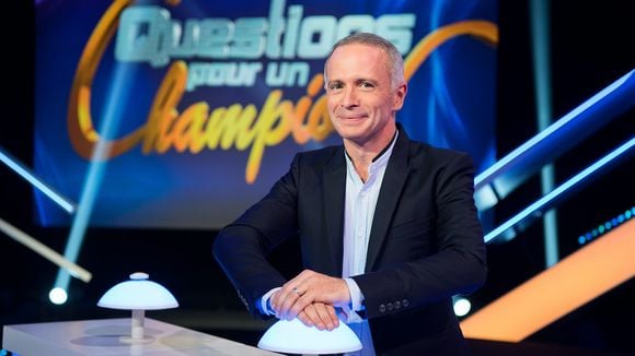 "Questions pour un champion" : Samuel Etienne fête ses 5 ans à la tête de l'émission et annonce une nouvelle règle