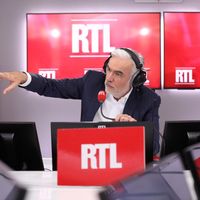 "Les auditeurs ont la parole" : Pascal Praud resigne jusqu'en 2023 sur RTL