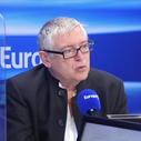 Michel Onfray dénonce "le climat de terreur intellectuelle" à France Inter