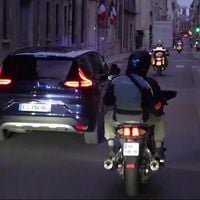 France 2 : Jeff Wittenberg poursuit en moto la mauvaise voiture, Anne-Sophie Lapix hilare