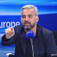 "Petites hyènes, rentrez dans la niche !" : Echange houleux entre Alexis Corbière et Dimitri Pavlenko sur Europe 1