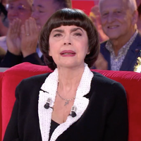 "Je suis toujours très émue" : Mireille Mathieu en larmes dans "Vivement dimanche"