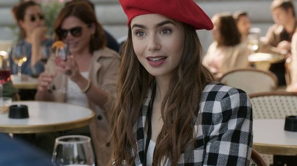 "Emily in Paris" : La saison 4 retardée de plusieurs mois à cause de la grève des scénaristes à Hollywood