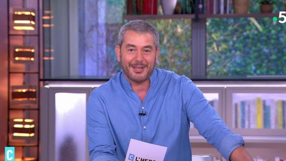 "Je souhaite à Aurélie Casse une magnifique aventure" : Ali Baddou fait ses adieux à "C l'hebdo" sur France 5