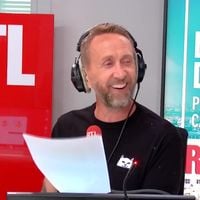 "C'est toujours les meilleurs qui s'en vont" : Philippe Caverivière plaisante sur le départ de Pascal Praud de RTL