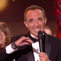 "Pourquoi j'ai de la fumée dans la gueule ?" : Nikos Aliagas victime d'un fou-rire incontrôlable dans "Star Academy"