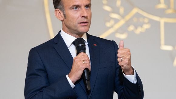 "Il faut respecter les règles" : Pourquoi LFI et LR saisissent l'Arcom avant l'interview d'Emmanuel Macron aux JT de 20h jeudi