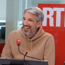 "Demande d'asile humoristique" : Guillaume Meurice et Aymeric Lompret débarquent par surprise dans le studio de RTL pendant la chronique d'Alex Vizorek