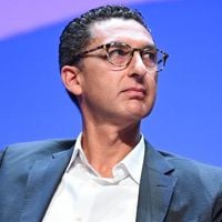 "Je suis sous le choc et triste" : Maxime Saada, président de Canal+, réagit après la décision de l'Arcom de ne pas renouveler la fréquence de C8