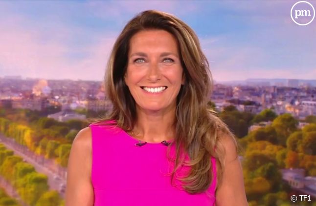 Anne-Claire Coudray sur le plateau du "20 Heures" de TF1