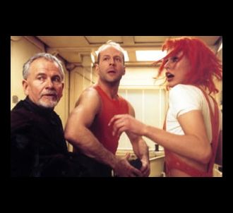 Ian Holm, Bruce Willis et Milla Jovovich dans le...