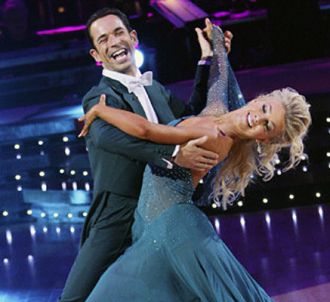 Helio Castrovenes et Julianne Hough dans 'Dancing with...
