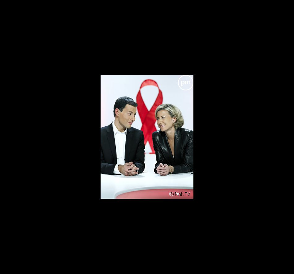 Marc-Olivier Fogiel et Claire Chazal, réunis contre le sida sur Pink TV en 2005.