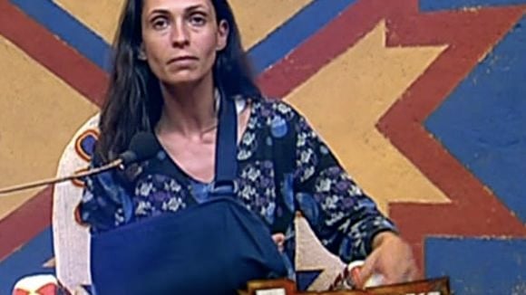 "La Ferme"/Endemol: la blessure d'Adeline est une conséquence de sa dispute avec Farid (vidéo)