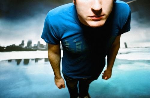 Clip : Owl City tout en douceur dans "Vanilla Twilight"