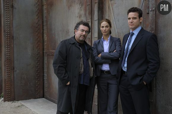 Saul Rubinek, Joanne Kelly et Eddie McClintock dans "Warehouse 13"