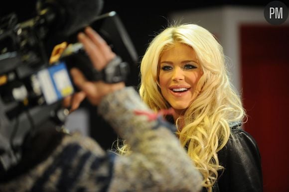 Victoria Silvstedt co-anime "A la recherche du grand amour" sur NRJ 12