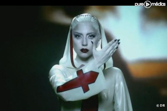 Lady Gaga dans le clip "Alejandro"