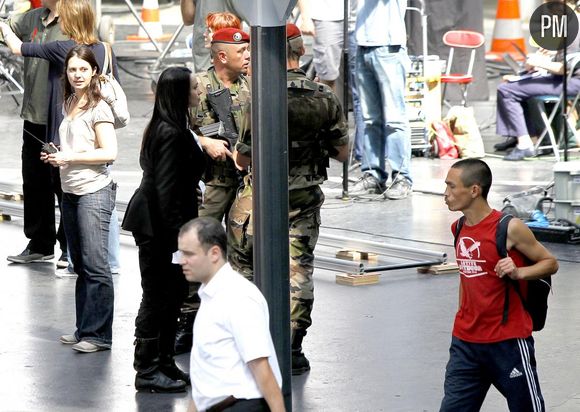 Béatrice Dalle sur le tournage de "Bye, Bye Blondie" à Paris