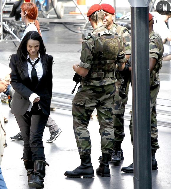 Béatrice Dalle sur le tournage de "Bye, Bye Blondie" à Paris