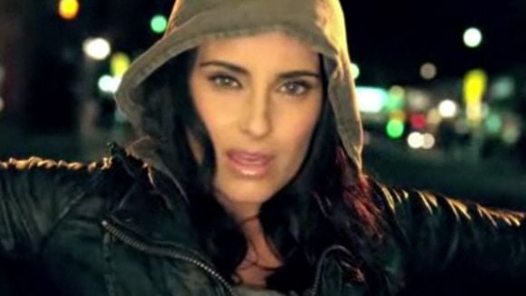 Clip : Nelly Furtado déçoit avec "The Night Is Young"