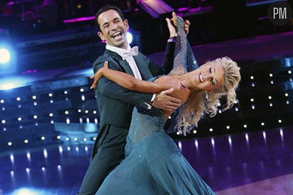 Helio Castrovenes et Julianne Hough dans "Dancing with the Stars"