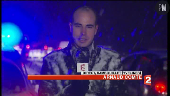 Le reporter de France 2 sous la neige.