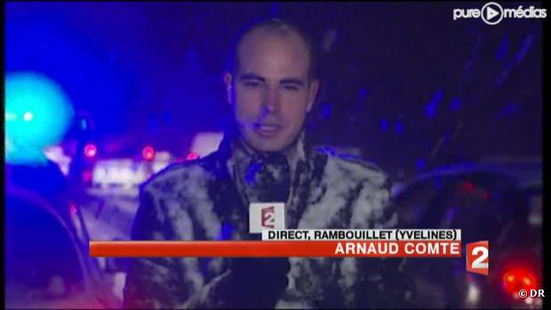 Le reporter de France 2 sous la neige.