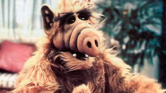 Un bêtisier de "Alf" crée la polémique (vidéo)