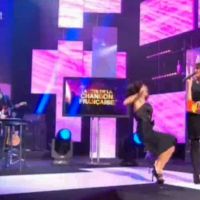 Zapping : Jenifer chute en direct sur France 3