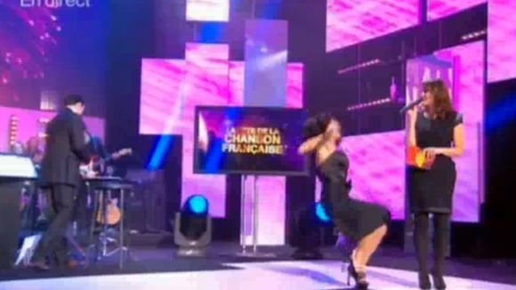Zapping : Jenifer chute en direct sur France 3