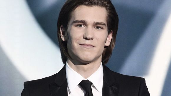 Finalement, Amaury Vassili trouve que l'Eurovision n'est pas "ringard"