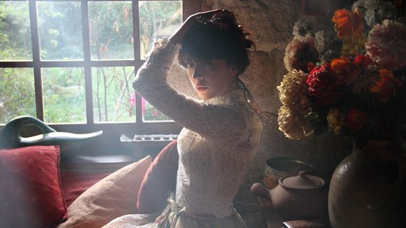 Disques : Joli démarrage pour Gaga, Nolwenn toujours en tête