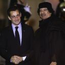 Mouammar Kadhafi en visite à Paris le 10 décembre 2007. 