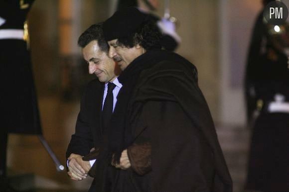 Mouammar Kadhafi en visite à Paris le 10 décembre 2007. 