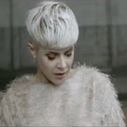 Clip : Robyn danse toute seule dans "Call Your Girlfriend"