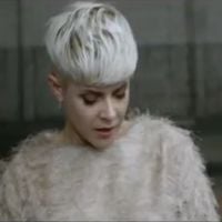 Clip : Robyn danse toute seule dans "Call Your Girlfriend"