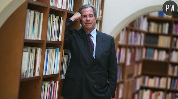 Le président du Conseil constitutionnel Jean-Louis Debré pose au siège de l'institution, à Paris