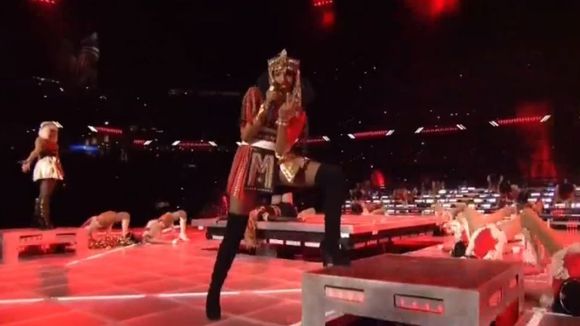 Mi-temps du Super Bowl : le doigt d'honneur de M.I.A. fait scandale