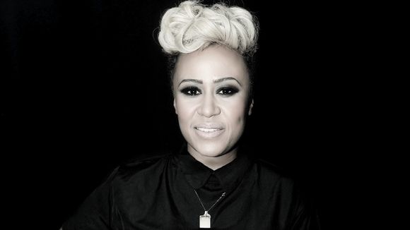 Charts UK : Emeli Sande impressionne, Whitney Houston fait son retour, Madonna déçoit