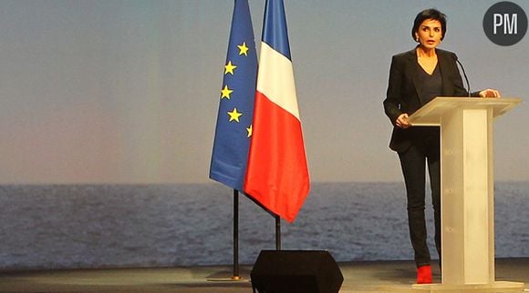 Rachida Dati et ses bottes rouges lors d'un meeting de Nicolas Sarkozy.