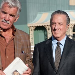 Dennis Farina et Dustin Hoffman dans "Luck"