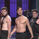 Zapping : Joseph Gordon-Levitt enlève le haut dans "SNL" en hommage à "Magic Mike"