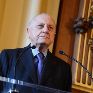 Pierre Bergé souhaite se désengager du mensuel gay et lesbien Têtu.